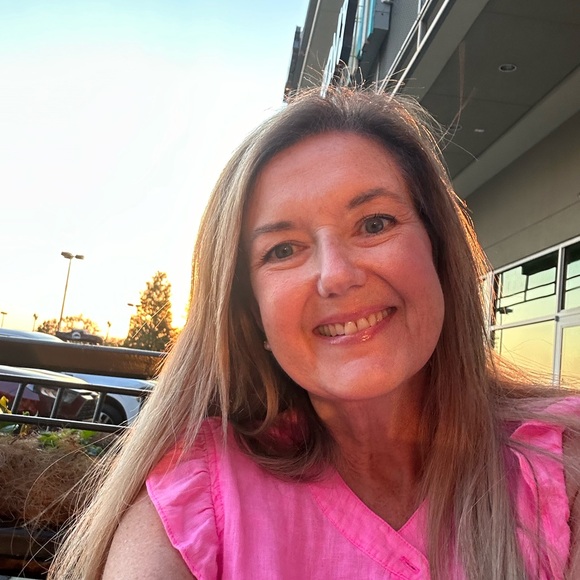 Meet your Posher, Stacy - Picture 2 of 16